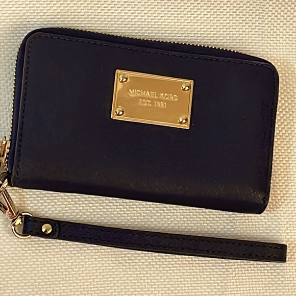 Michael Kors Navy Blue leather Phone Wrislet Fit iPhone 6 Or Smaller Phone - Picture 1 of 8